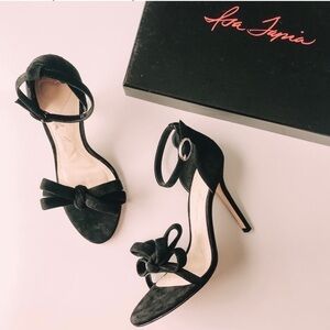 ISA TAPIA Shelby Black Suede Bow Strap Pump Sz 8